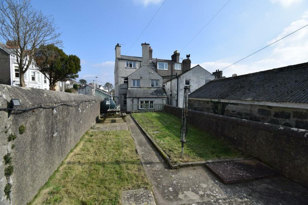 5 bed End of Terrace