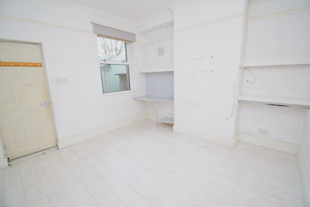 5 bed End of Terrace