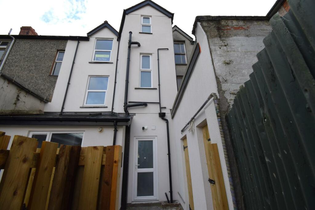 4 bed Town House