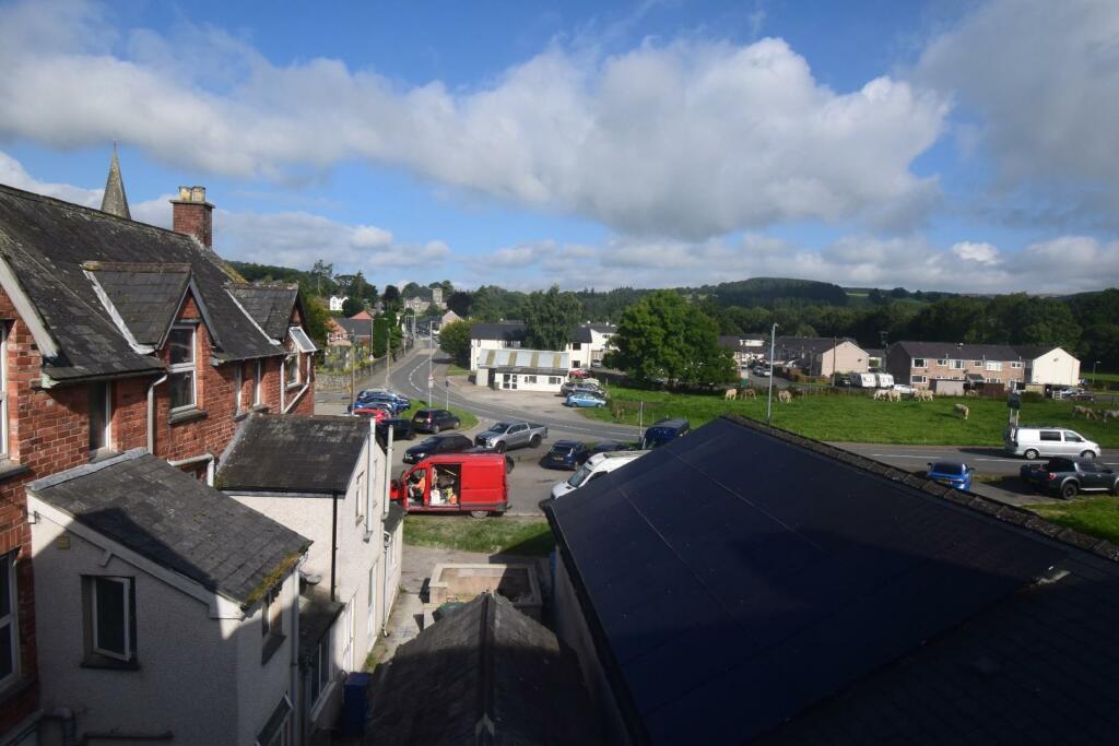 4 bed Town House