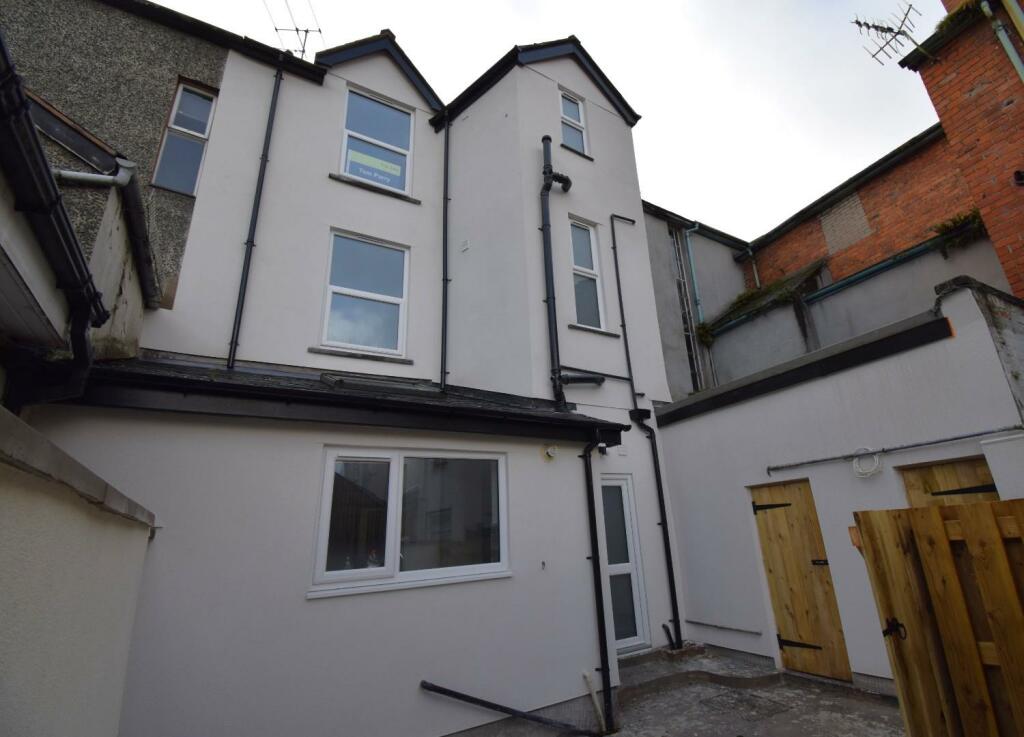 4 bed Town House