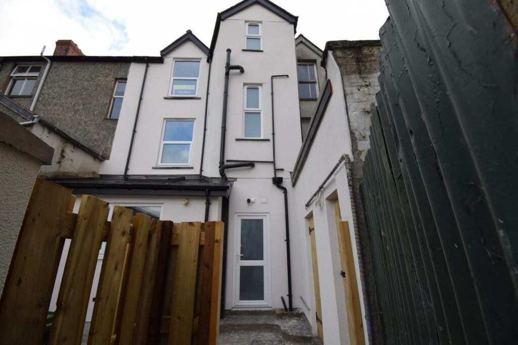 4 bed Town House
