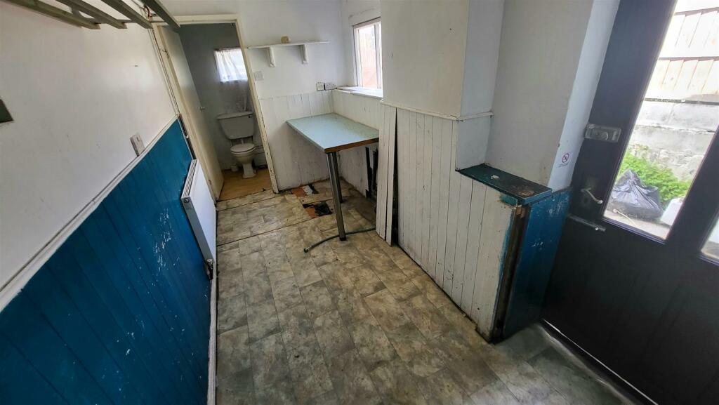 4 bed Terraced