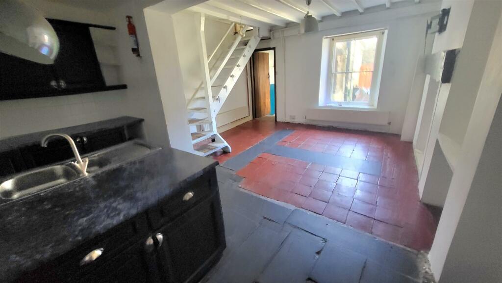 4 bed Terraced