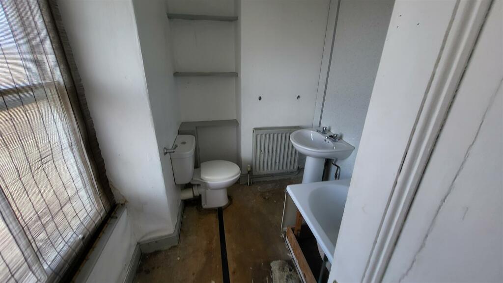 4 bed Terraced