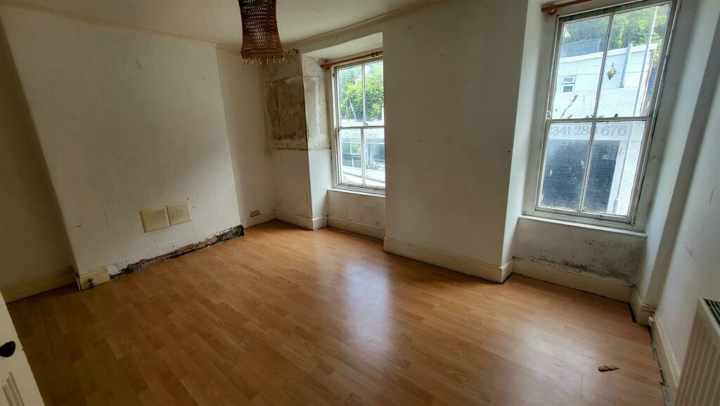 4 bed Terraced