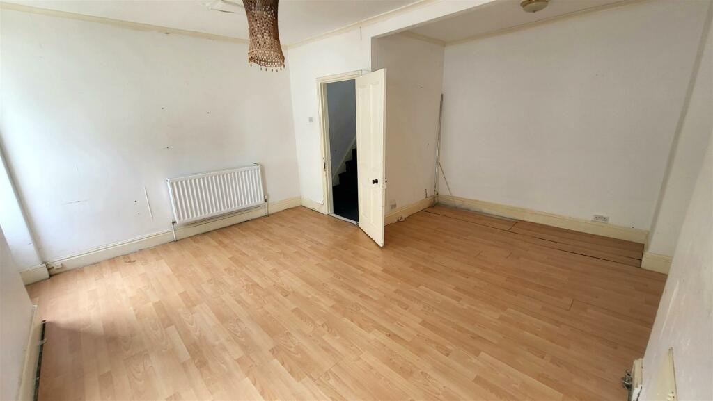 4 bed Terraced