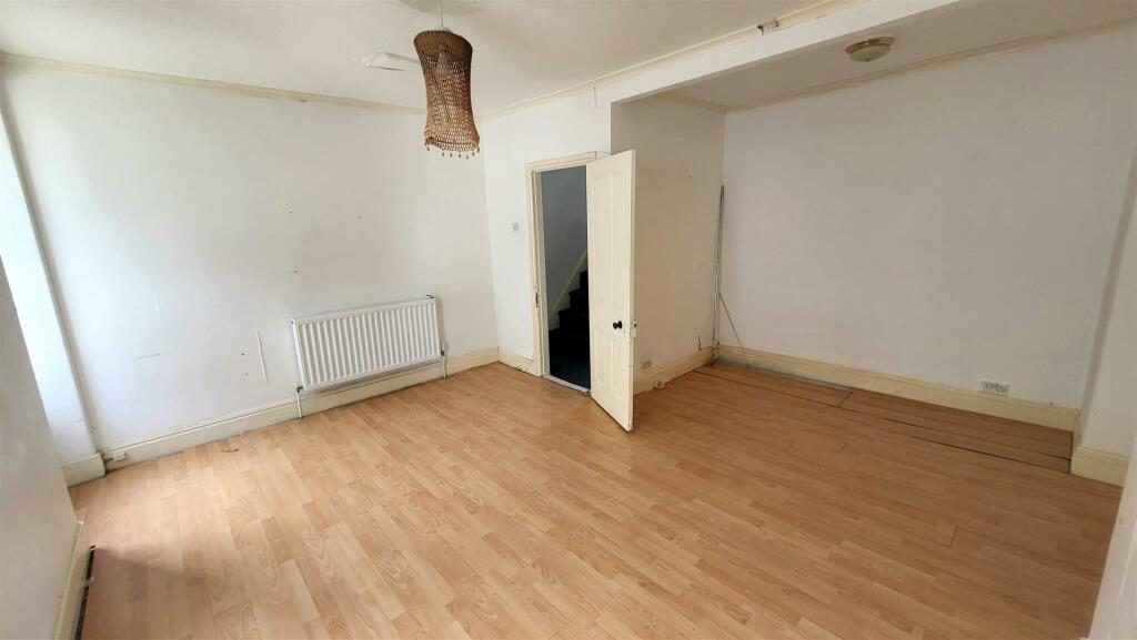 4 bed Terraced