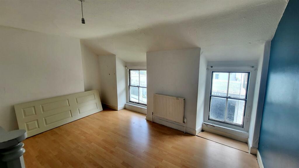 4 bed Terraced