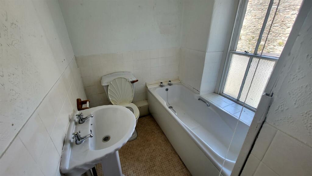4 bed Terraced