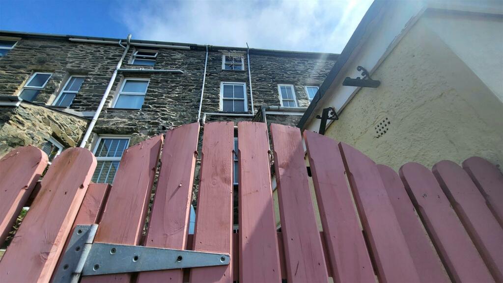 4 bed Terraced