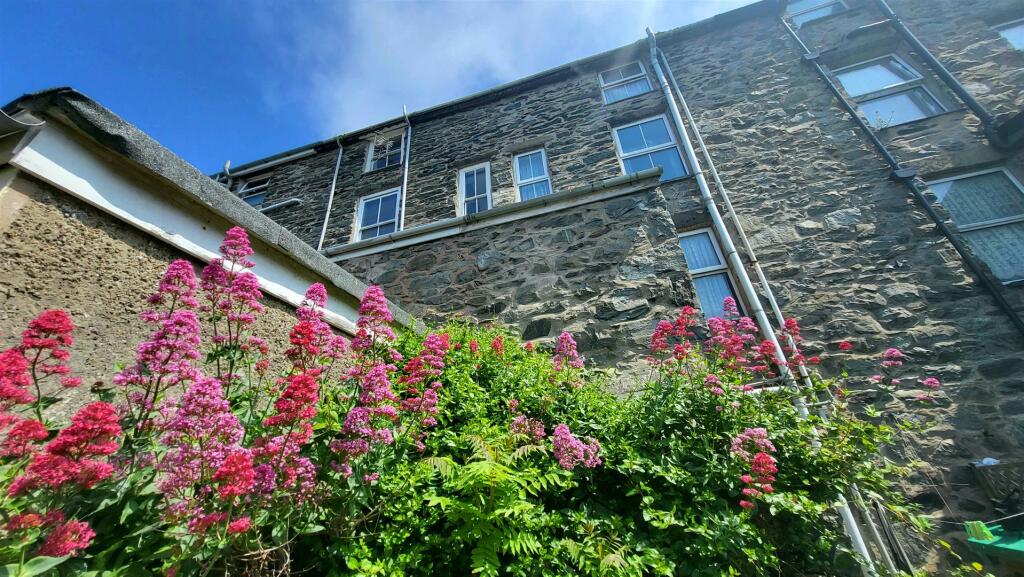 4 bed Terraced