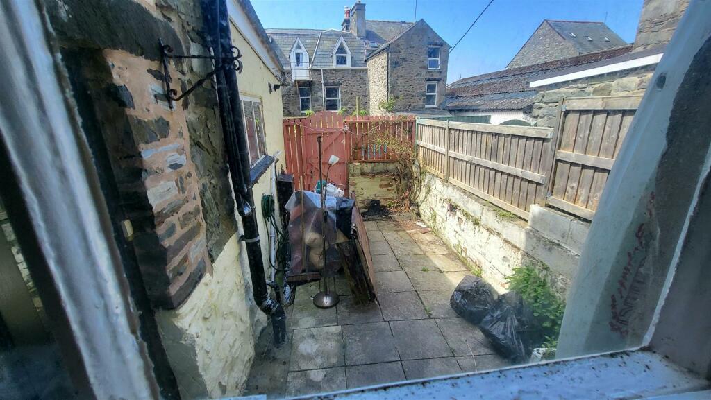 4 bed Terraced