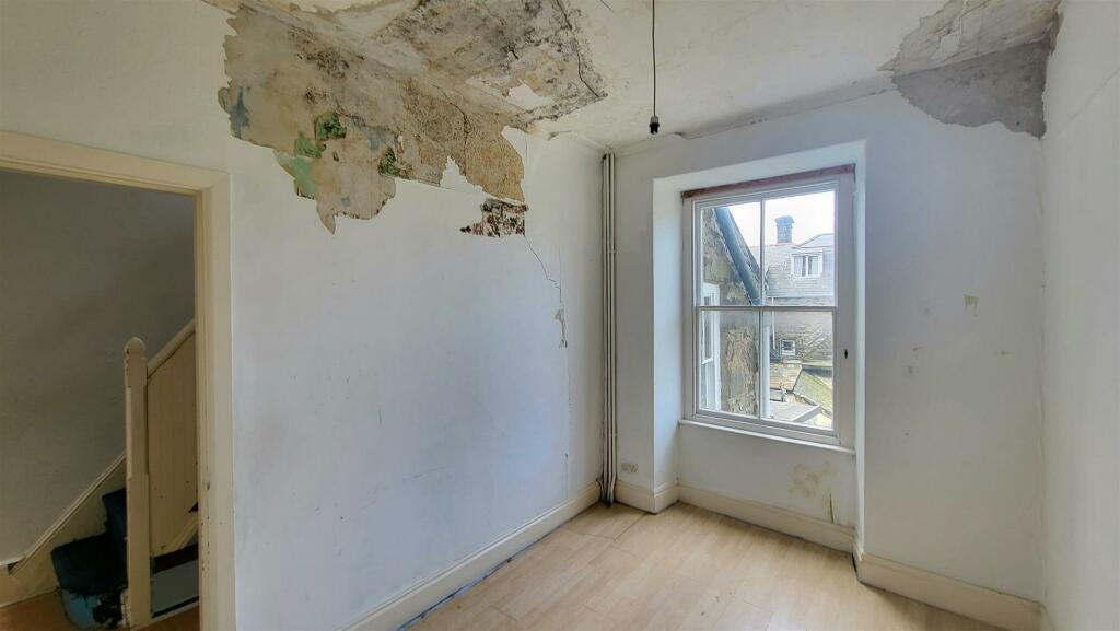 4 bed Terraced