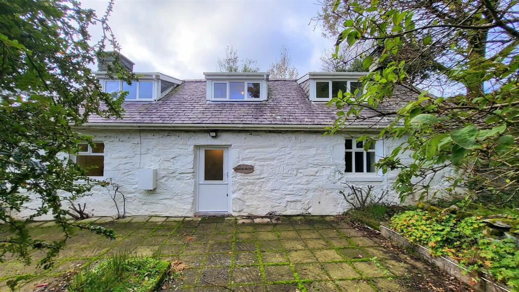 2 bed Character Property