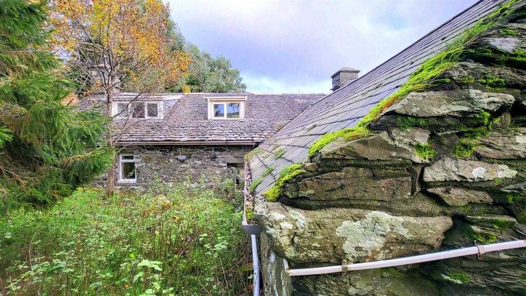 2 bed Character Property