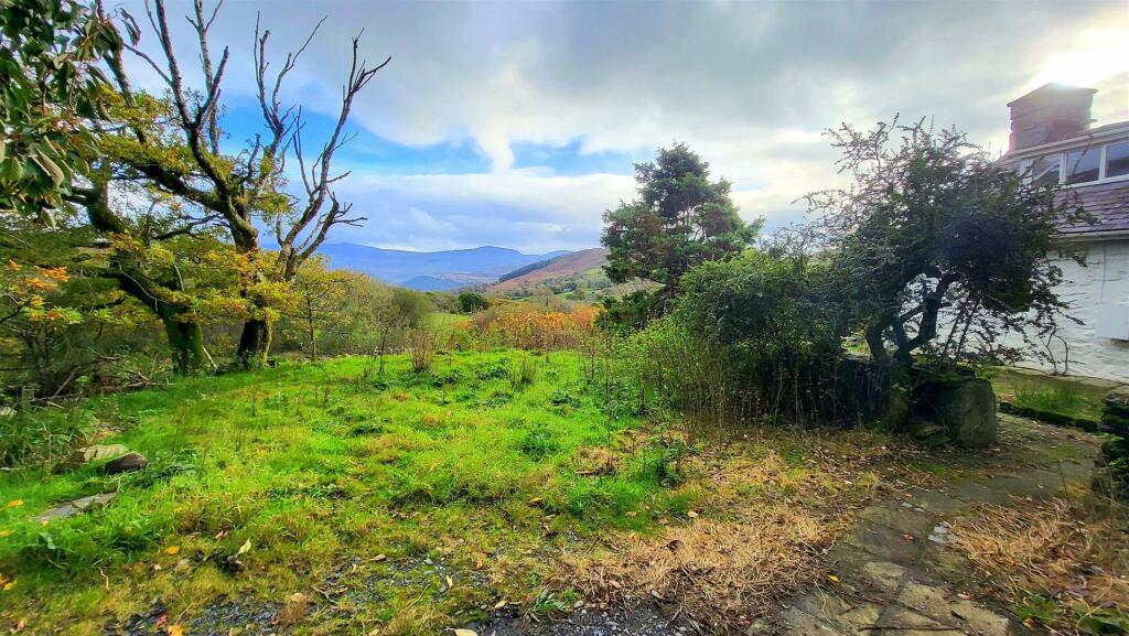 2 bed Character Property