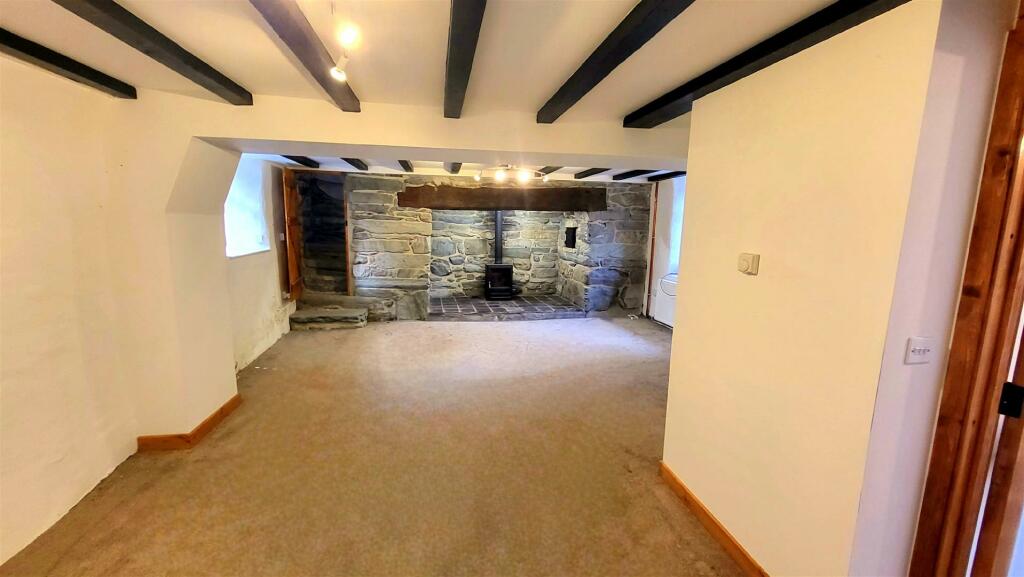 2 bed Character Property