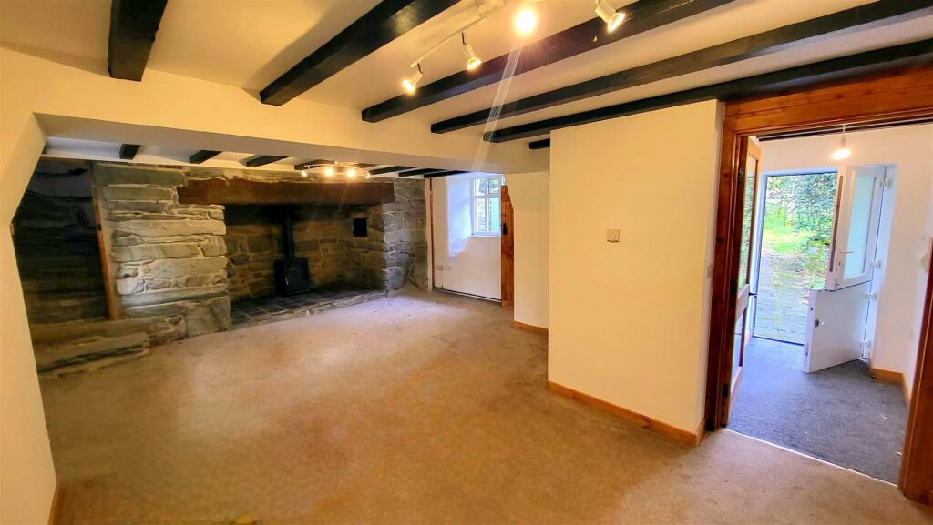2 bed Character Property