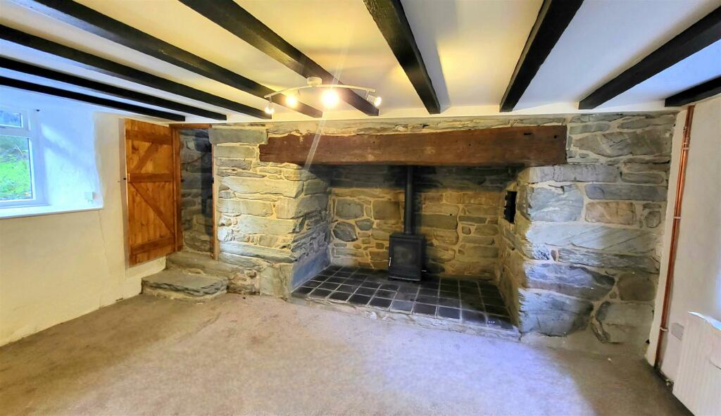 2 bed Character Property
