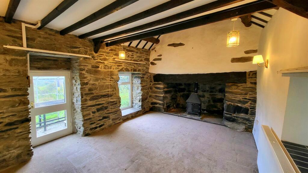 2 bed Character Property