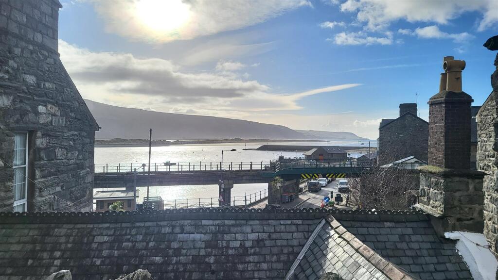 4 bed Terraced