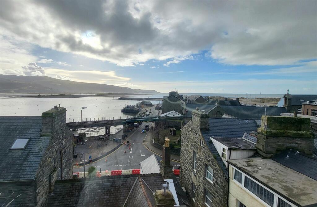 4 bed Terraced