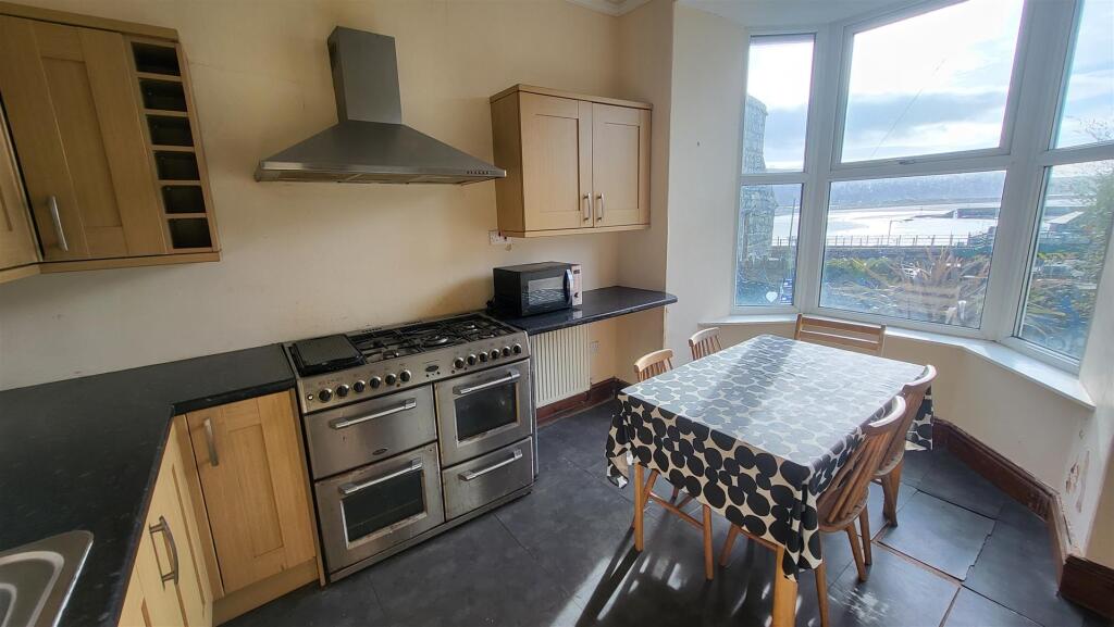 4 bed Terraced