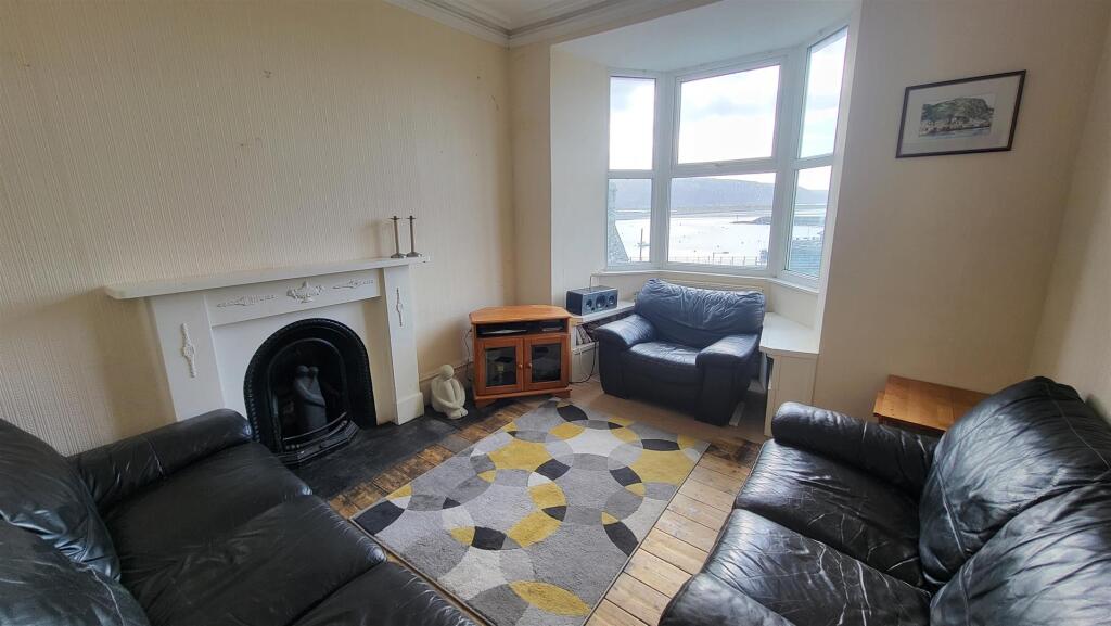 4 bed Terraced