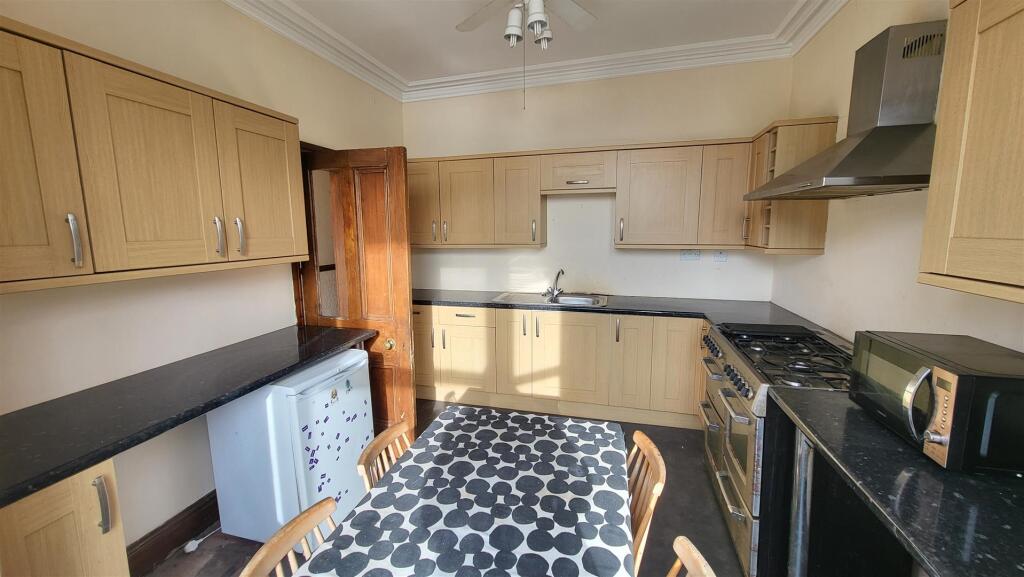 4 bed Terraced