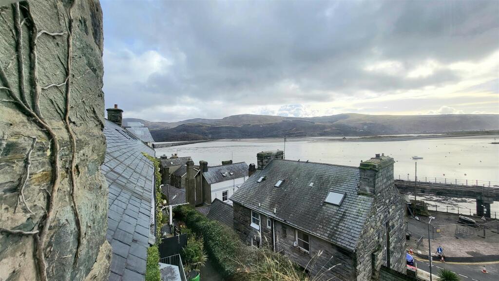 4 bed Terraced