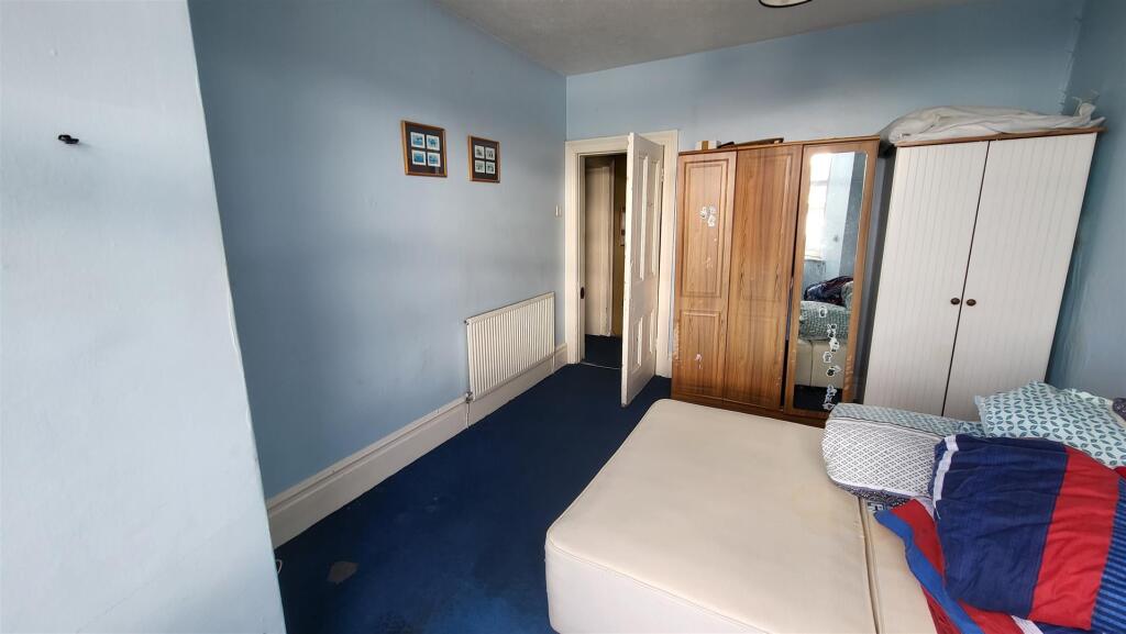 4 bed Terraced