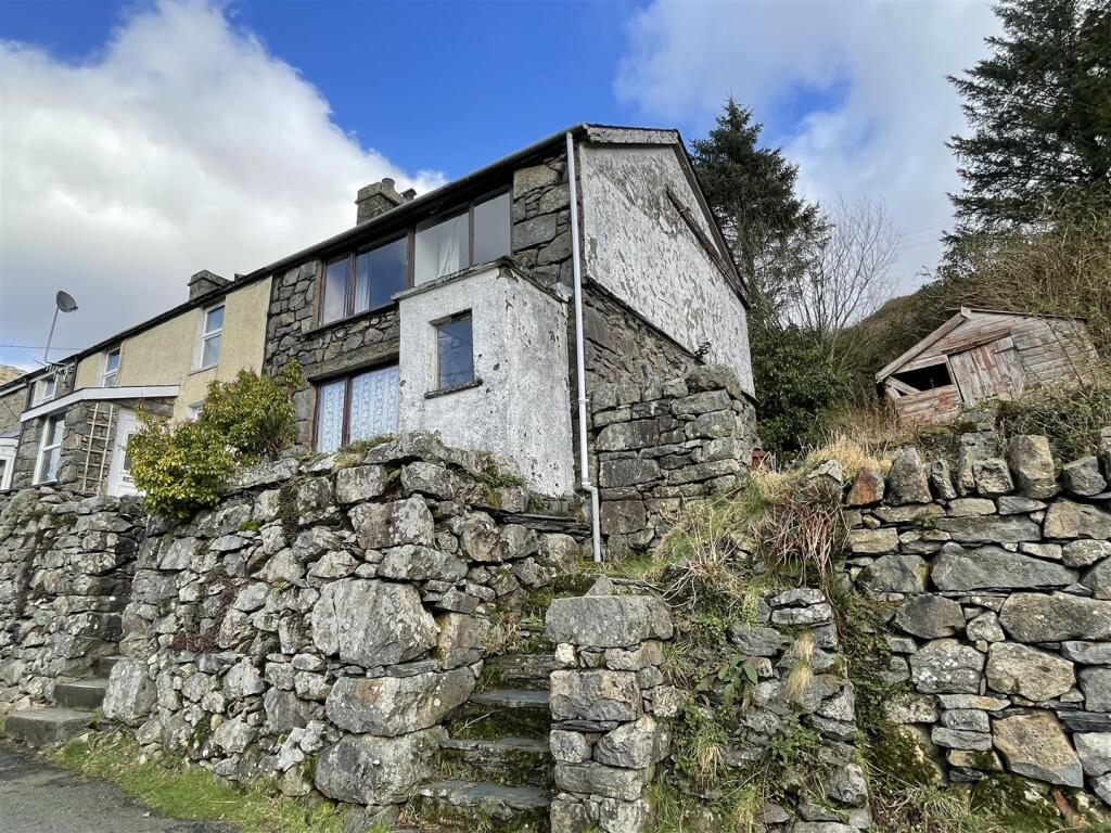2 bed End of Terrace