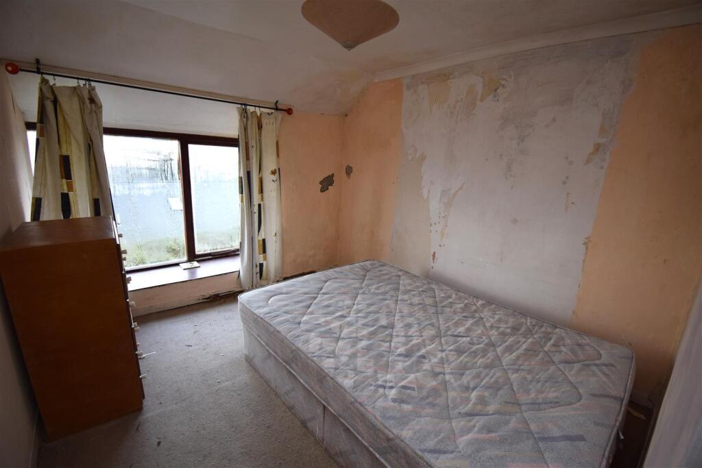 2 bed End of Terrace