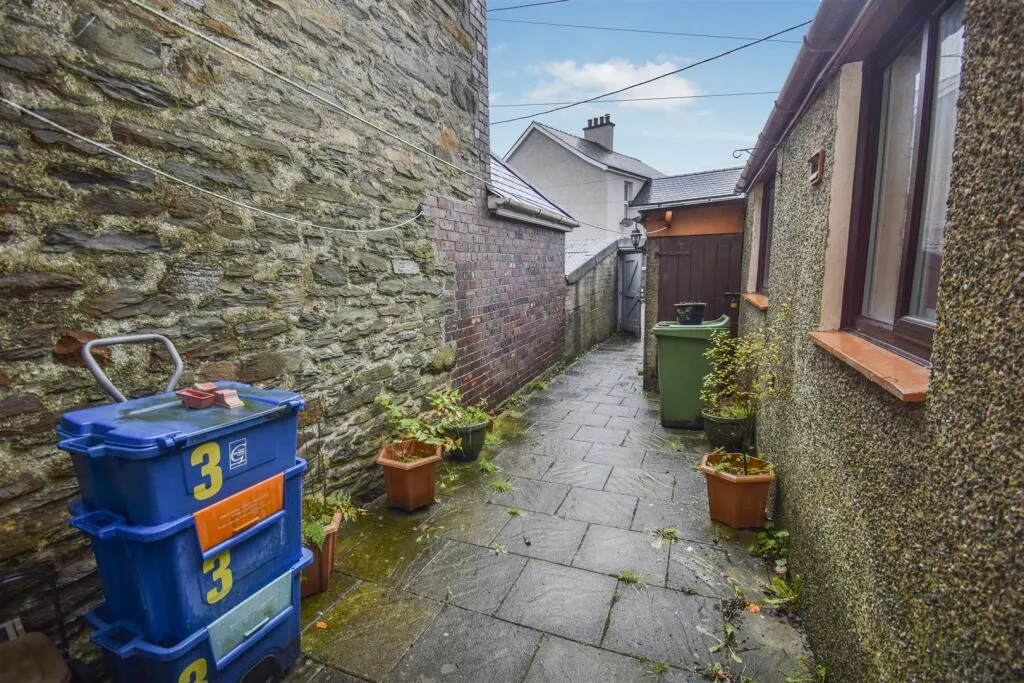 4 bed Terraced