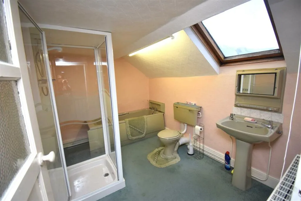 4 bed Terraced