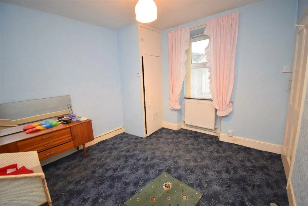4 bed Terraced