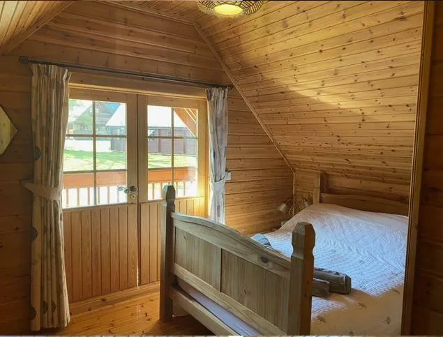 3 bed Log Cabin