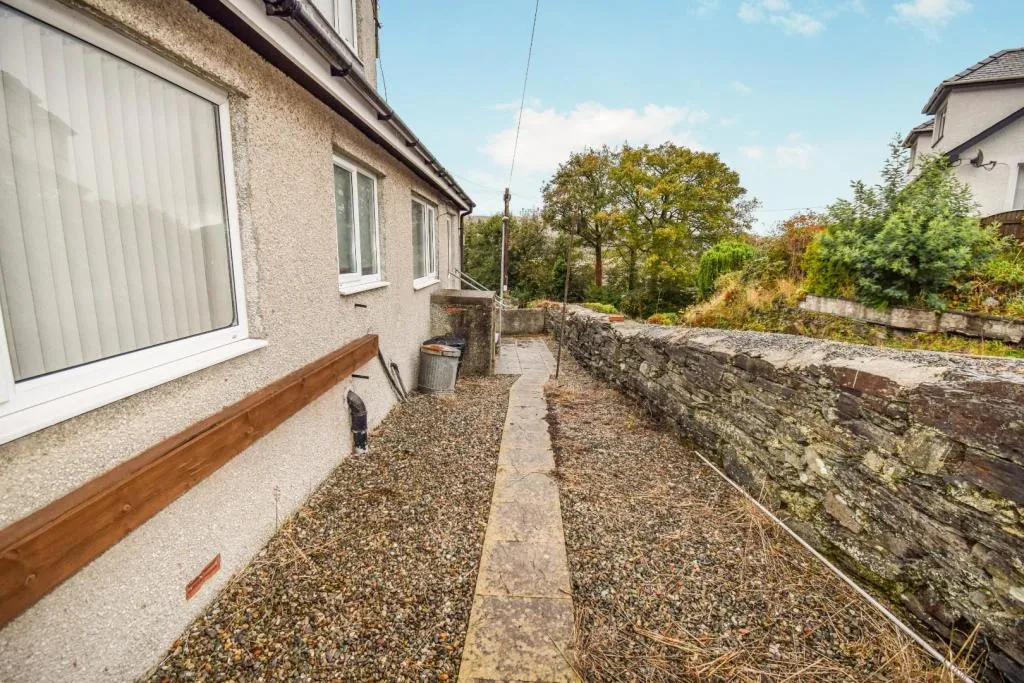4 bed Detached