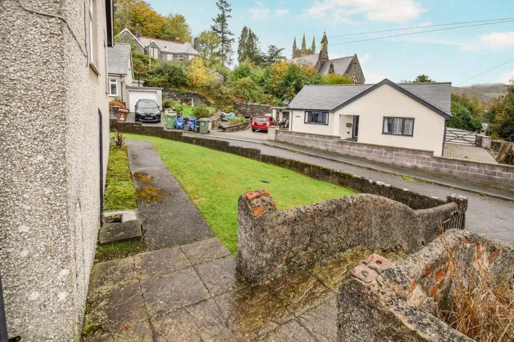4 bed Detached