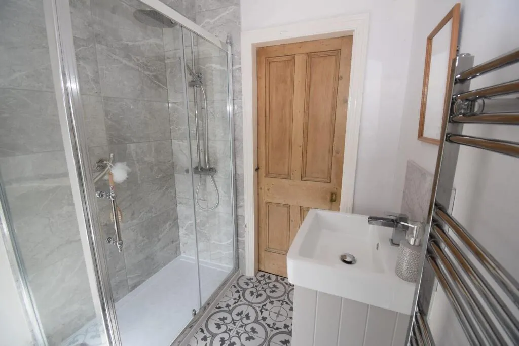 3 bed End of Terrace