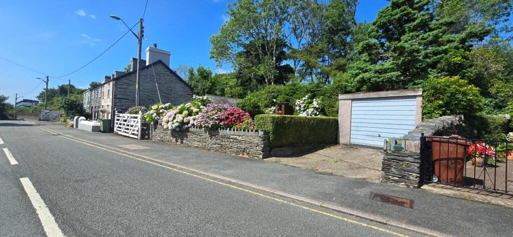 3 bed End of Terrace