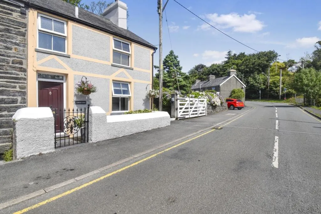 3 bed End of Terrace