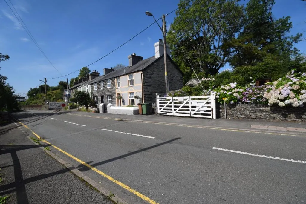 3 bed End of Terrace