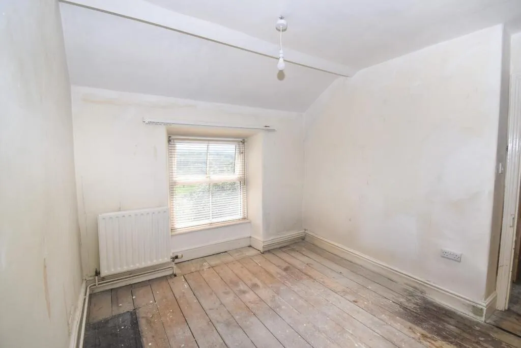 3 bed End of Terrace