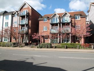 A MODERN ONE BEDROOM GROUND FLOOR APARTMENT WITHIN WALKING DISTANCE OF CHESTER CITY CENTRE AND BEING CURRENTLY RENTED AT A RENT OF £625 PER CALENDAR MONTH. IDEAL INVESTMENT PROPERTY OR FIRST TIME PURCHASE. ALLOCATED SECURE CAR PARK SPACE