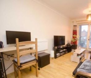 A MODERN ONE BEDROOM GROUND FLOOR APARTMENT WITHIN WALKING DISTANCE OF CHESTER CITY CENTRE AND BEING CURRENTLY RENTED AT A RENT OF £625 PER CALENDAR MONTH. IDEAL INVESTMENT PROPERTY OR FIRST TIME PURCHASE. ALLOCATED SECURE CAR PARK SPACE