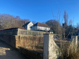 5 bedroom detached home with swimming pool