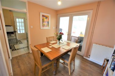 Semi detached property located in a cul-de-sac in Bradwell. Offered with NO UPWARD CHAIN - Ideal for first time buyers