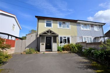 Semi detached property located in a cul-de-sac in Bradwell. Offered with NO UPWARD CHAIN - Ideal for first time buyers